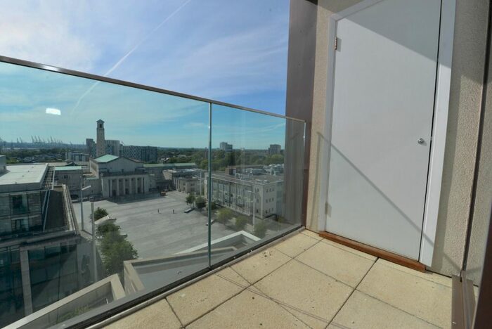 2 Bedroom Flat To Rent In Park Walk, Southampton, SO14