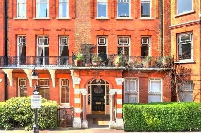 4 Bedroom Flat To Rent In Wynnstay Gardens, London, W8