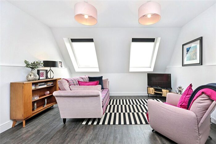 2 Bedroom Flat For Sale In Linen Quarter, Dunfermline, KY12