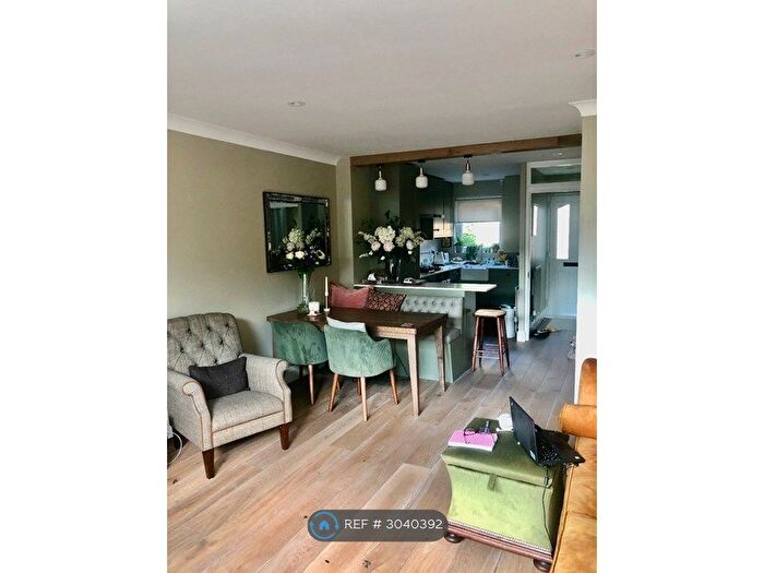 2 Bedroom Maisonette To Rent In Falcon Way, London, E14