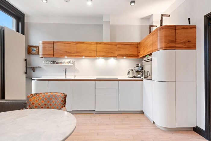 1 Bedroom Flat To Rent In Waldemar Avenue, Parsons Green, SW6