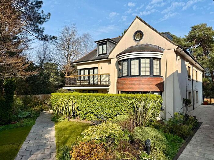 2 Bedroom Flat For Sale In Dornoch, Compton Avenue, Lilliput, BH14