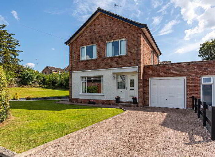 3 Bedroom Link-Detached House For Sale In Kernan Park, Craigavon, BT63