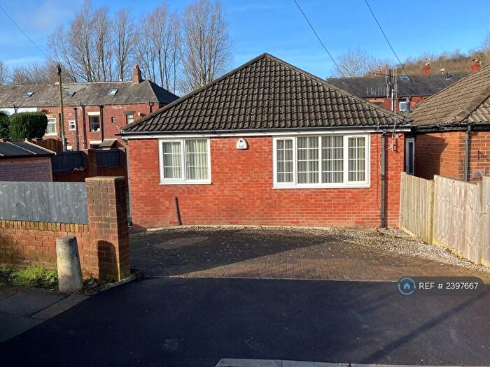 2 Bedroom Bungalow To Rent In Shore Avenue, Shaw, OL2