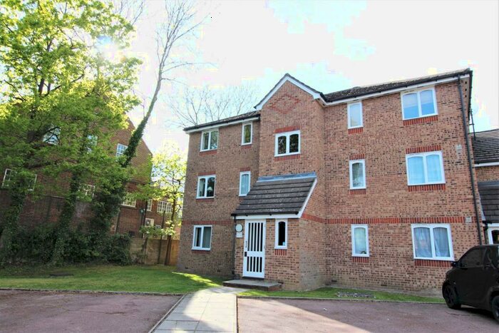 2 Bedroom Flat To Rent In Leigh Hunt Drive, Southgate, N14