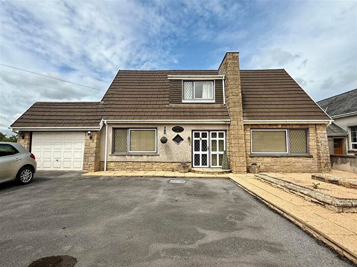 4 Bedroom Detached Bungalow For Sale In Bethesda Road, Tumble, Llanelli, SA14