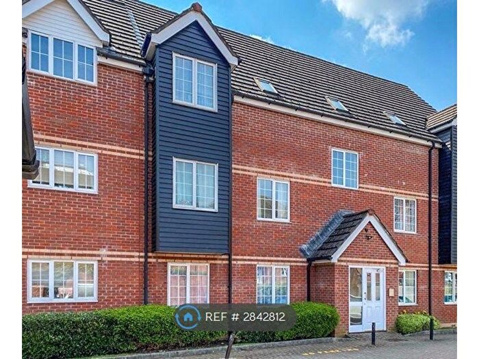 2 Bedroom Flat To Rent In Bartholomew Court, Newbury, RG14