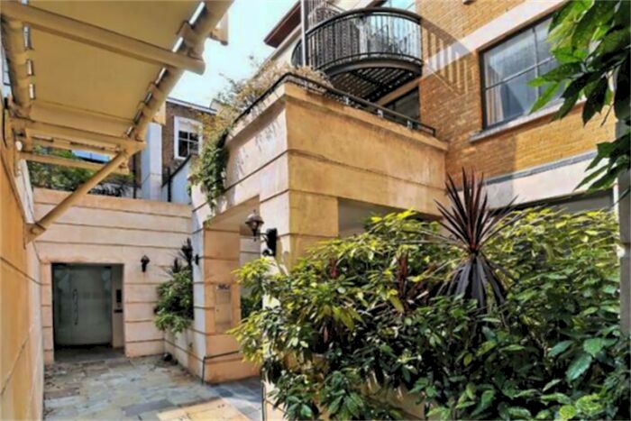 Apartment To Rent In Printers Inn Court, Cursitor Street, Farringdon, London, EC4A