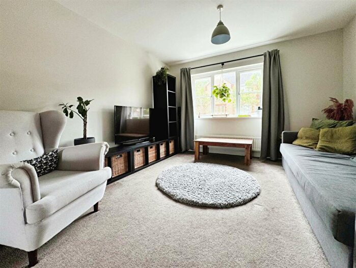 2 Bedroom Flat To Rent In Lennox Close, Chafford Hundred, Grays, RM16