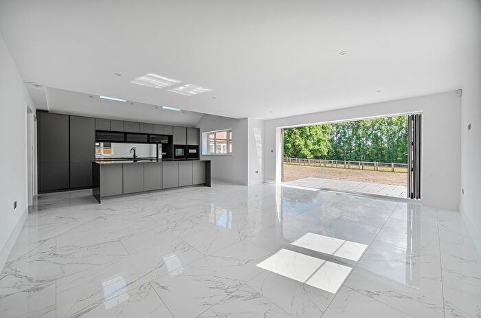 4 Bedroom Detached House For Sale In Southwick Road, North Boarhunt, Fareham, PO17