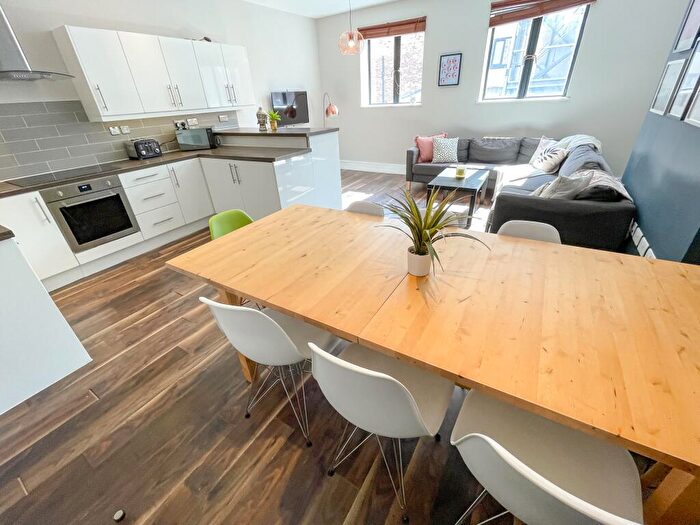 1 Bedroom House To Rent In Duke Street, L1