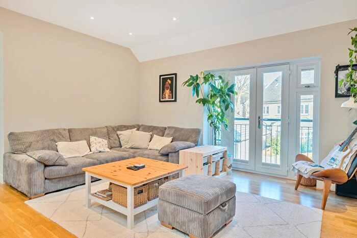 2 Bedroom Coach House For Sale In Oakgrove, Caterham, CR3
