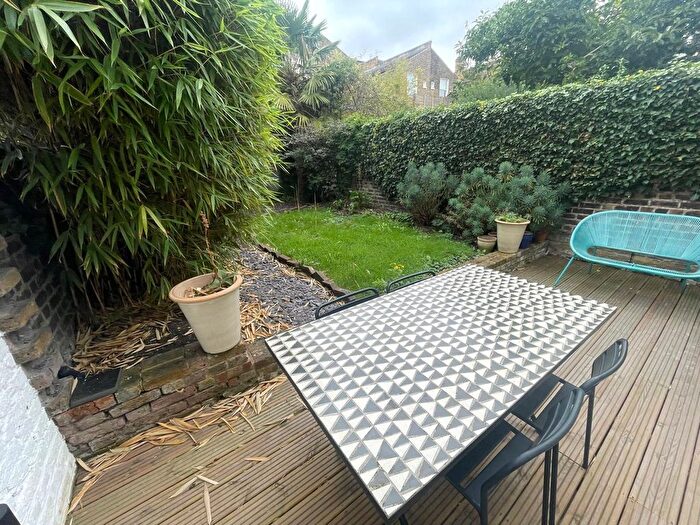 2 Bedroom Flat To Rent In Bathurst Gardens, Kensal Green, London, NW10