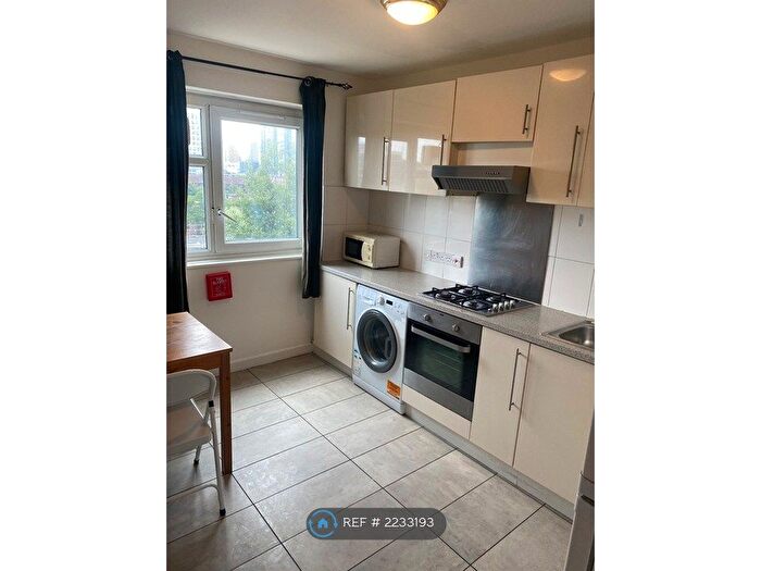 3 Bedroom Flat To Rent In Cropley Court, London, N1