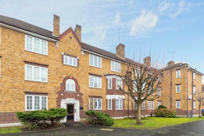 2 Bedroom Flat To Rent In Frogmore, London, SW18