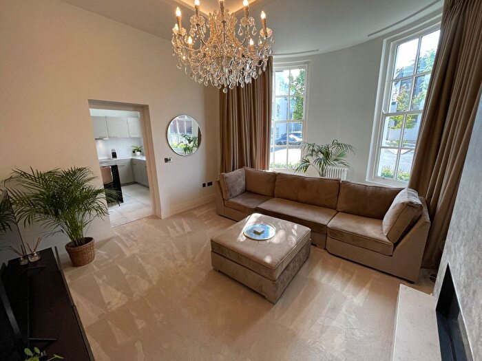 2 Bedroom Flat To Rent In Dee Hills Park, Chester, Cheshire, CH3