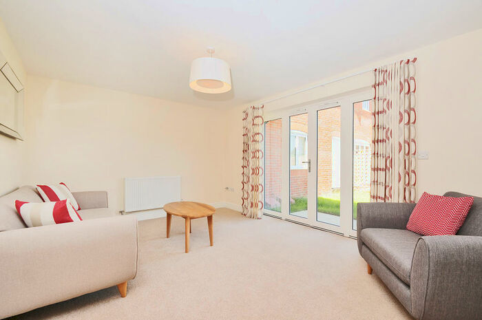 1 Bedroom Apartment To Rent In Eagles Close, Wantage, OX12