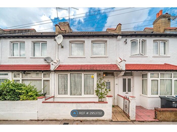 4 Bedroom Terraced House To Rent In Lakehall Road, Thornton Heath, CR7