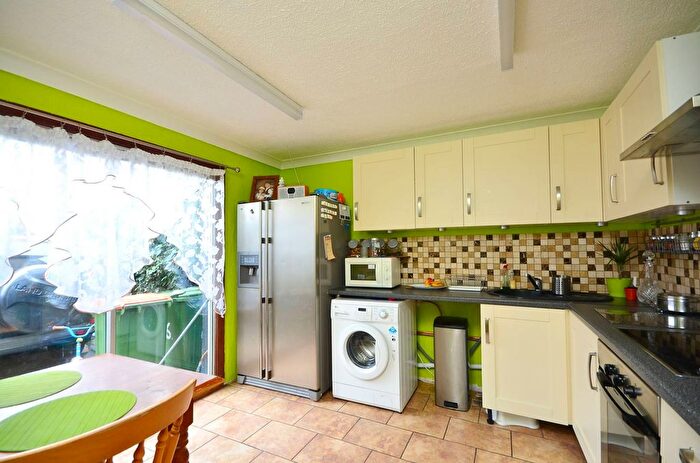 3 Bedroom Terraced House For Sale In Aileen Walk, Stratford, London, E15