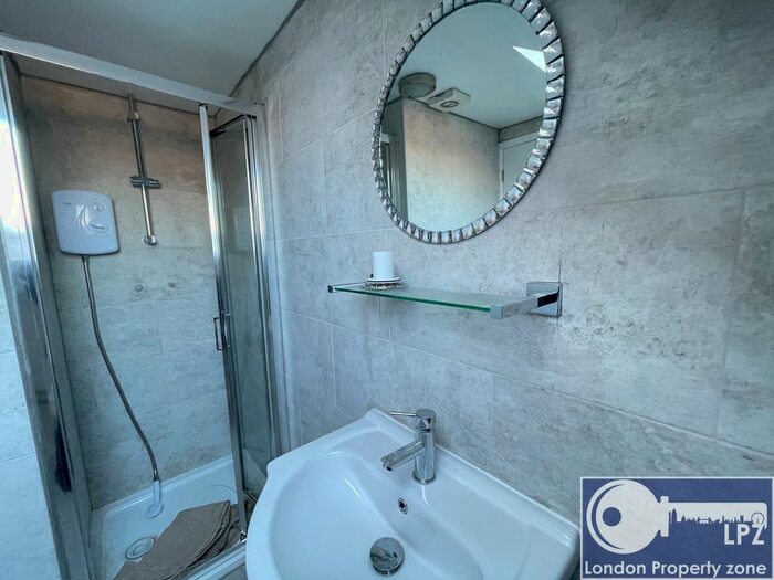 Studio To Rent In Devonport Road, Shepherds Bush, W12