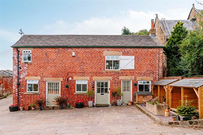 2 Bedroom Cottage For Sale In The Barn, Hagg Hill, Tupton, Chesterfield, S42