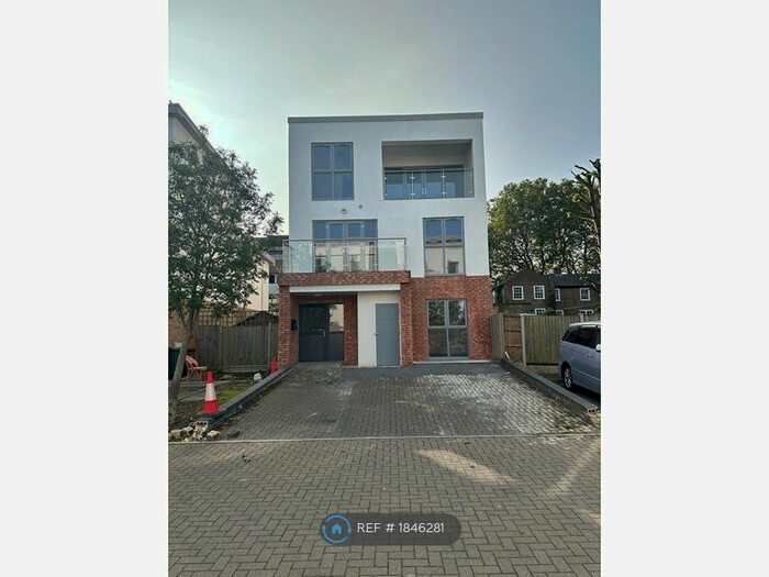 3 Bedroom Maisonette To Rent In Blackberry Close, London, E17