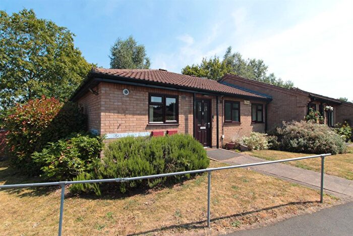 2 Bedroom Semi-detached Bungalow For Sale In Bridgegreen Walk, Nottingham, NG8