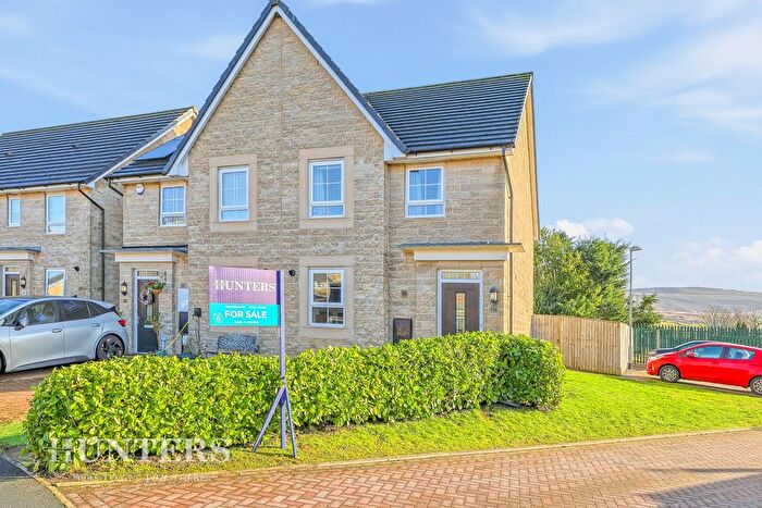 4 Bedroom Semi-Detached House For Sale In Shopwood Way, Littleborough, OL15