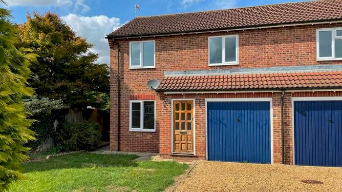 3 Bedroom Semi-Detached House To Rent In Bramble Grove, Stamford, Lincolnshire, PE9