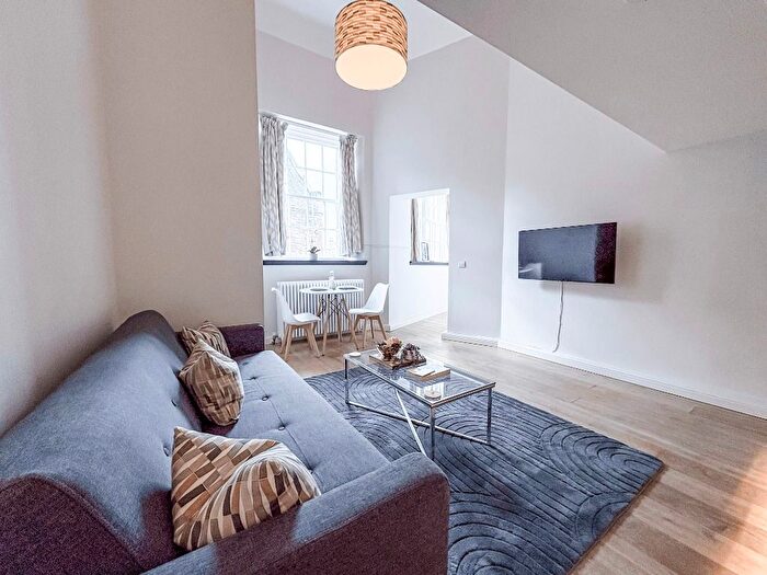 1 Bedroom Flat To Rent In Flat, Mcdonald Road, Broughton, Edinburgh, EH7
