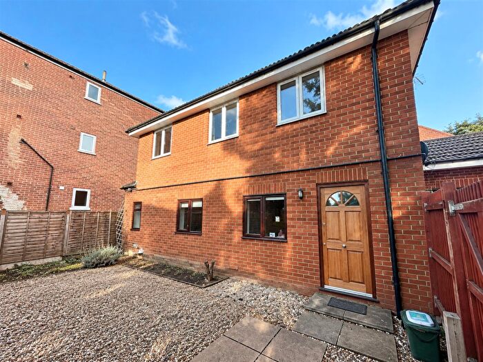 1 Bedroom Flat To Rent In Hersham Road, Walton-On-Thames, KT12