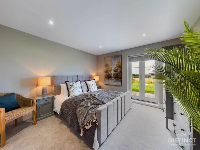 2 Bedroom Flat To Rent In Flat Riverview, Windrush Heights, Burford, OX18