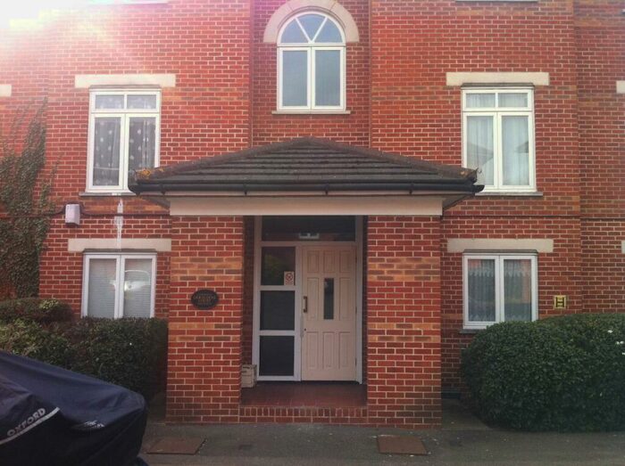 1 Bedroom Flat To Rent In Geraldine Court, Swynford Gardens, Hendon, NW4