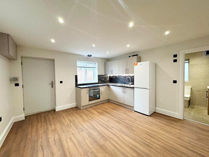 2 Bedroom Flat To Rent In Woodlands London, NW11