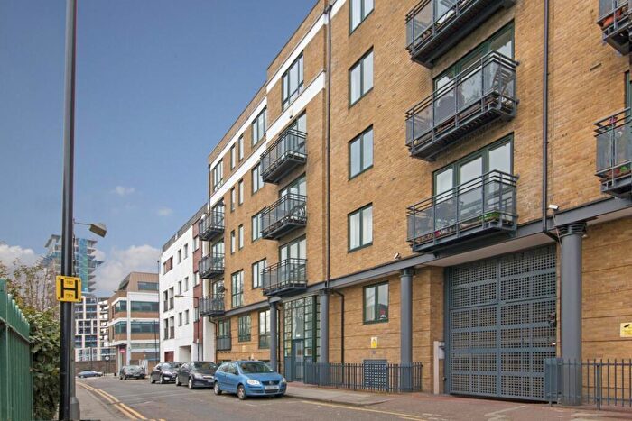 2 Bedroom Flat To Rent In Onedin Point, Ensign Street, Tower Hill, E1