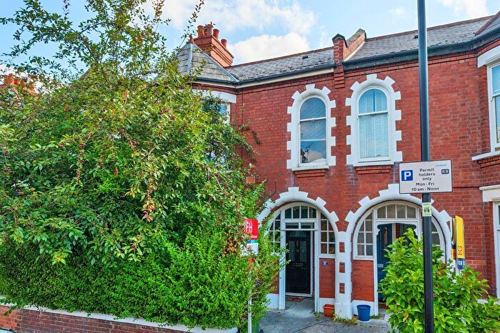 3 Bedroom Maisonette For Sale In Fieldhouse Road, Balham, London, SW12