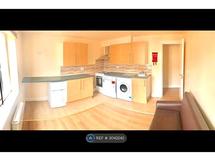 2 Bedroom Flat To Rent In Stratford Road, Birmingham, B11
