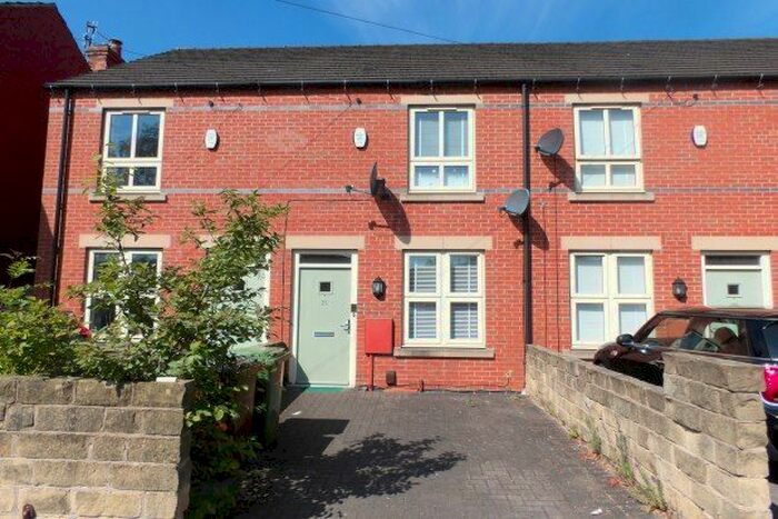 2 Bedroom Town House To Rent In Cameron Street, Nottingham, NG5