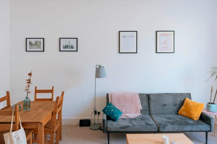 1 Bedroom Flat To Rent In Brig-P - Palmeira Square, Brighton, East Sussex, BN3