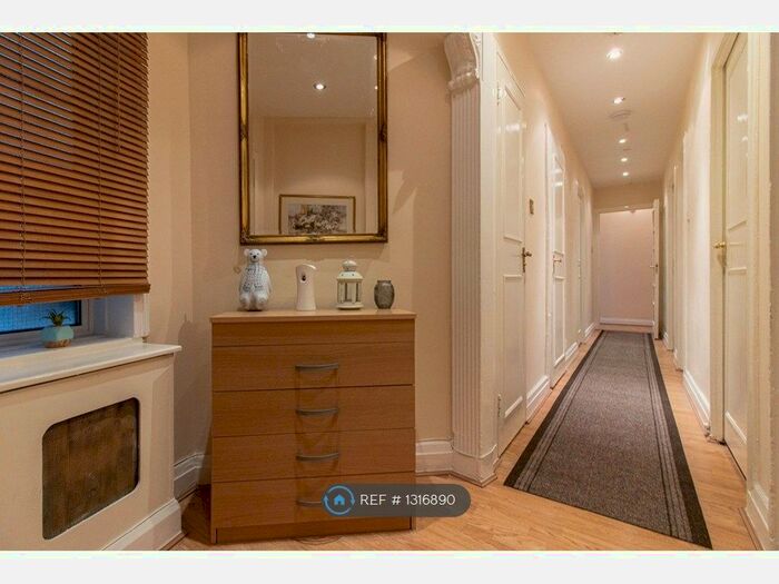4 Bedroom Flat To Rent In Stourcliffe Close, London, W1H