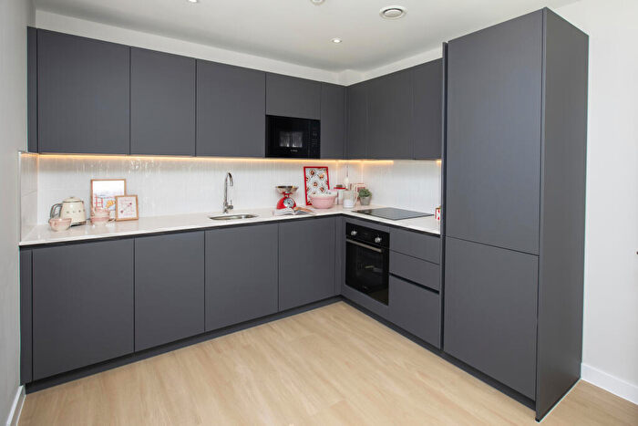1 Bedroom Apartment To Rent In Emporium House East, Alloway Courtyard, Weldale Street, Reading, RG1