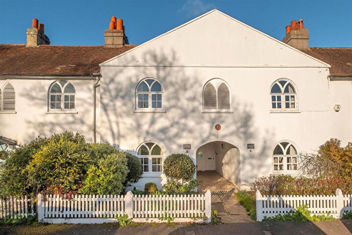 2 Bedroom Cottage For Sale In Giggs Hill Road, Thames Ditton, KT7