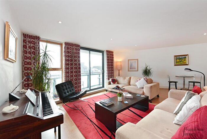 2 Bedroom Flat For Sale In Crews Street, London, E14