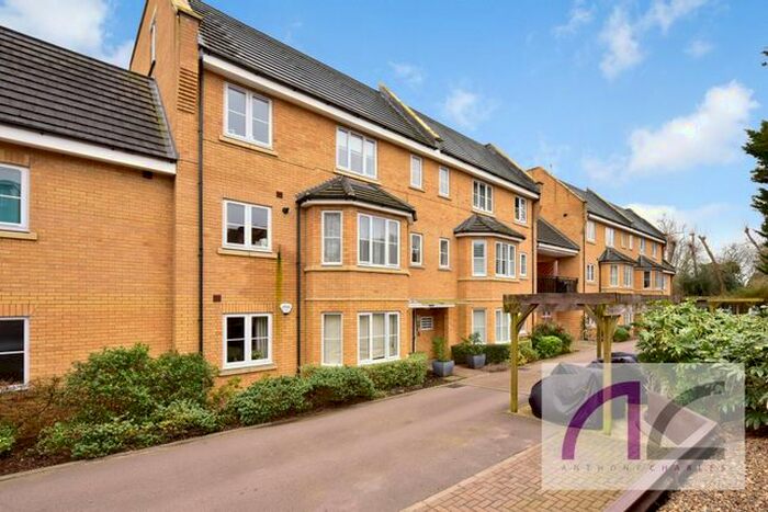 2 Bedroom Flat To Rent In Bayswater Close, Palmers Green, N13