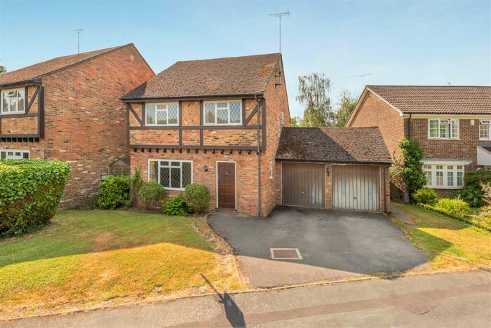 4 Bedroom Detached House To Rent In Chewter Lane, Windlesham, GU20