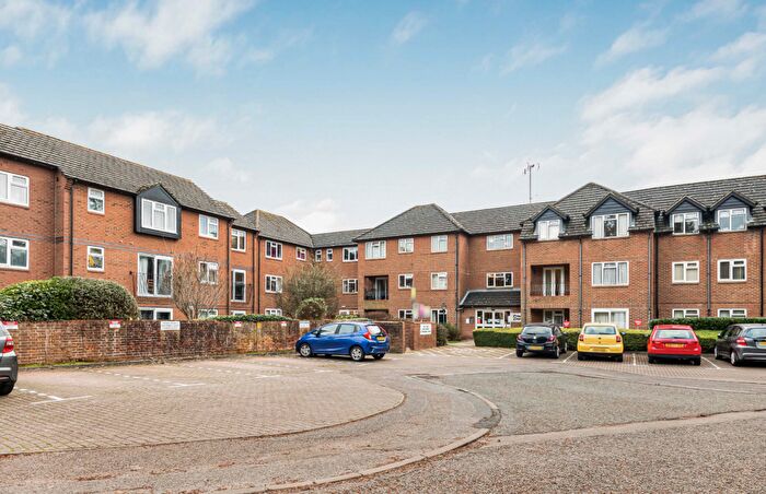 2 Bedroom Flat For Sale In Trinity Court, Wethered Road, Marlow, SL7