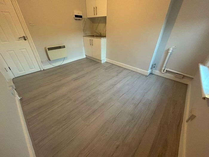 Studio To Rent In Hampden Road, London, N8
