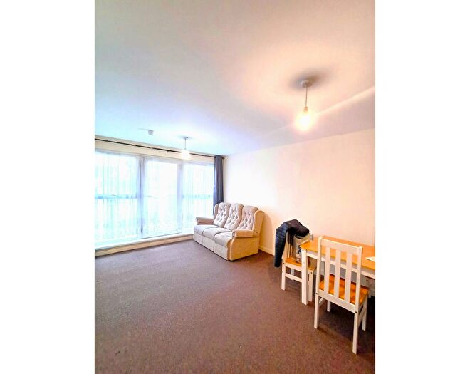 2 Bedroom Flat To Rent In Monarch Way, Ilford, IG2