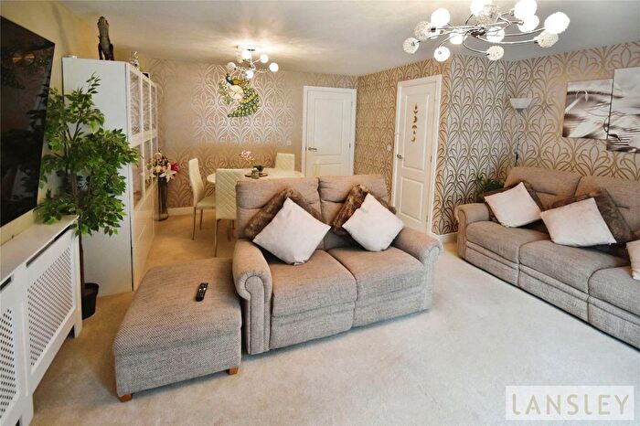 3 Bedroom Semi-Detached House To Rent In Red Kite Close, Fords Farm, Reading, Berkshire, RG31