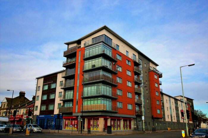 2 Bedroom Flat To Rent In The Roundway, London, N17